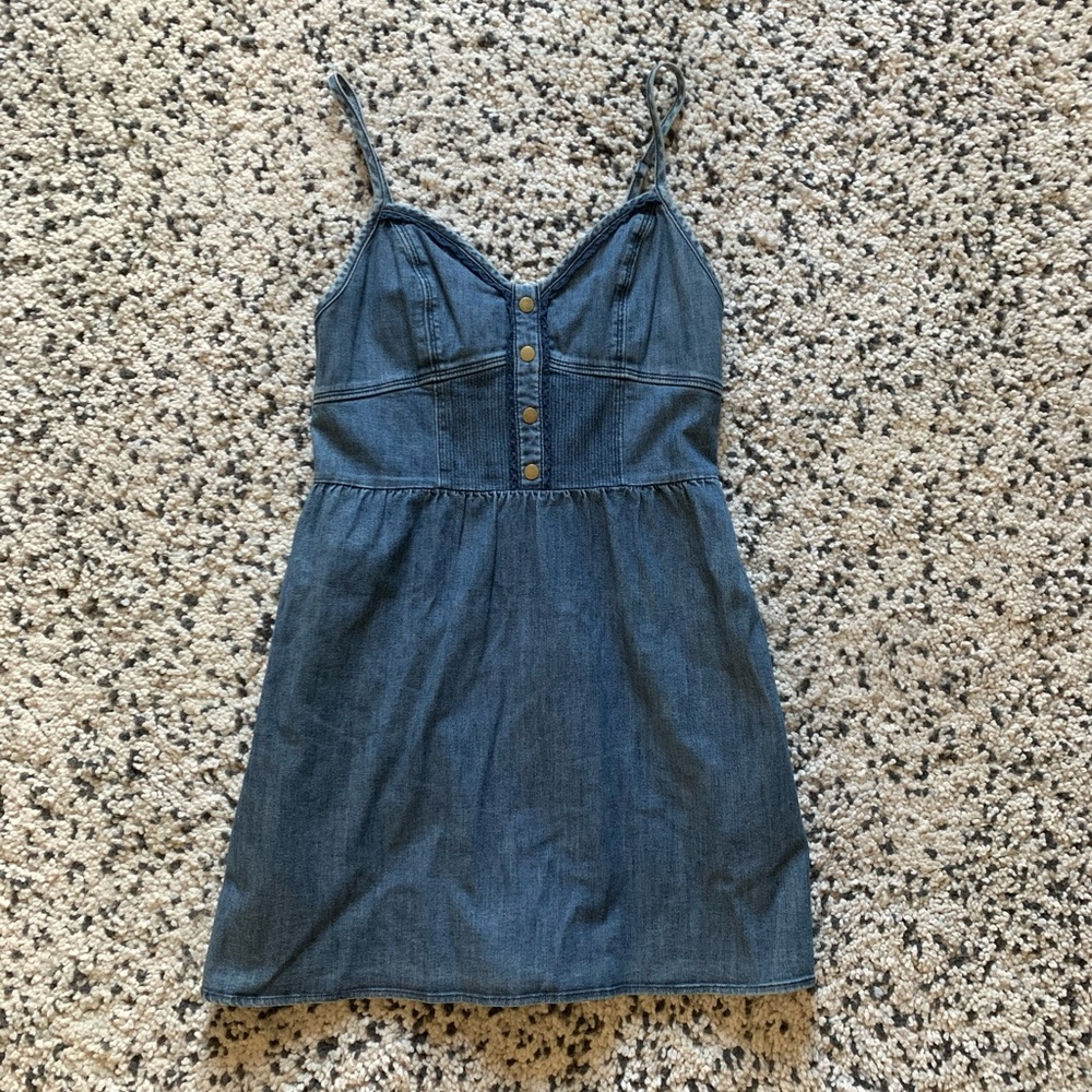 Flattering denim dress!